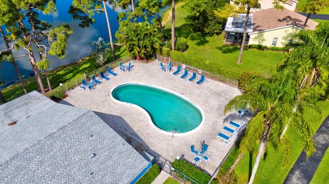 6137 Rainbow Circle, Greenacres, FL 33463