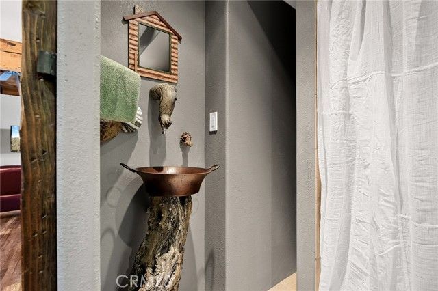 196 Ponderosa Dr, Cedar Glen, CA 92321