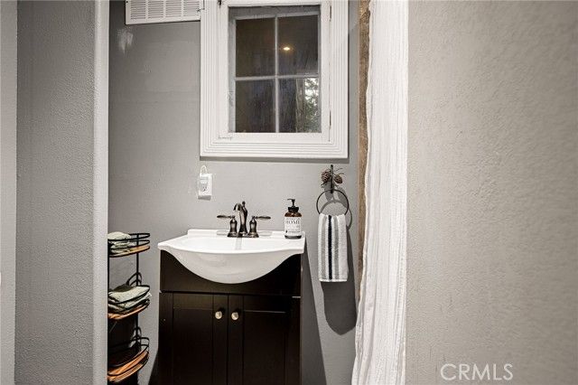 196 Ponderosa Dr, Cedar Glen, CA 92321