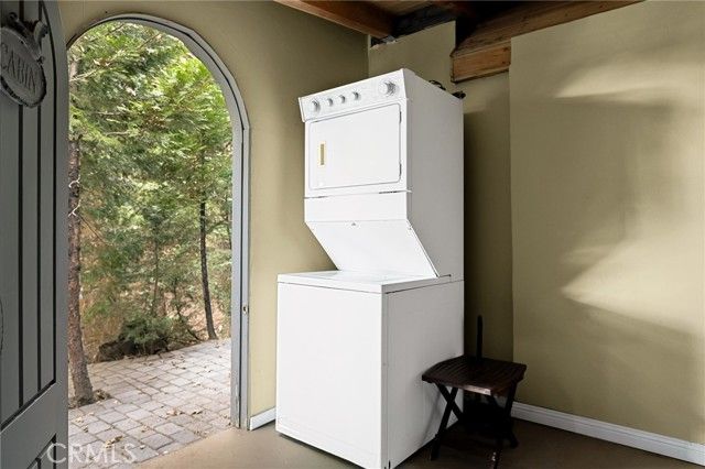 196 Ponderosa Dr, Cedar Glen, CA 92321