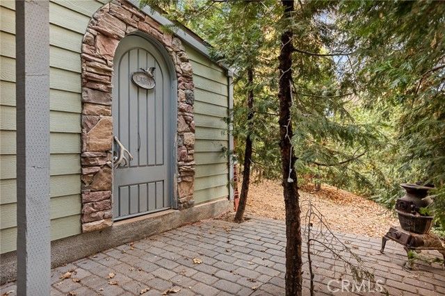 196 Ponderosa Dr, Cedar Glen, CA 92321