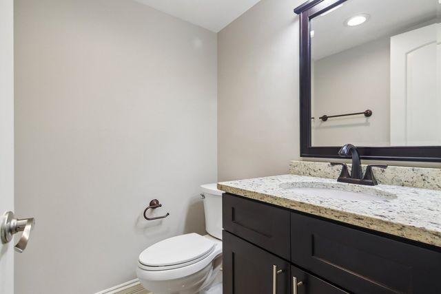 101 E Janata Boulevard 3B, Lombard, IL 60148
