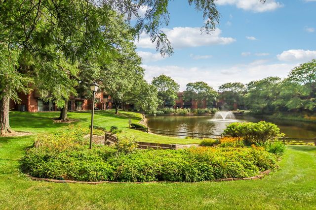101 E Janata Boulevard 3B, Lombard, IL 60148
