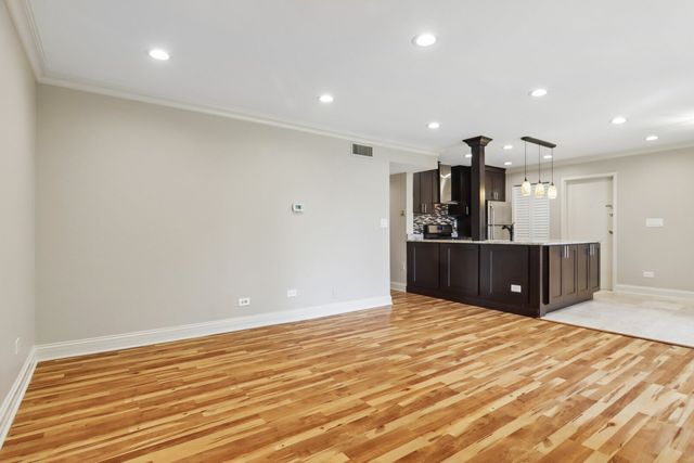 101 E Janata Boulevard 3B, Lombard, IL 60148