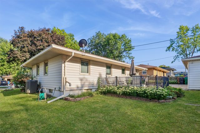 226 NW Sharmin Drive, Ankeny, IA 50023