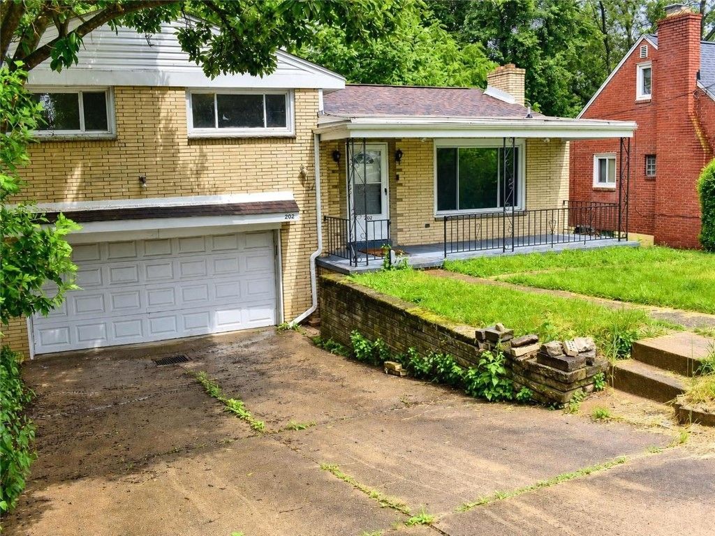 202 Crestview Rd, Penn Hills, PA 15235