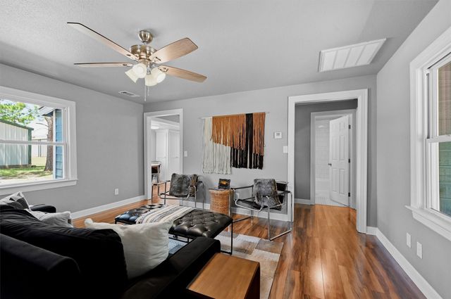 201 Mineral Street, Whitesboro, TX 76273