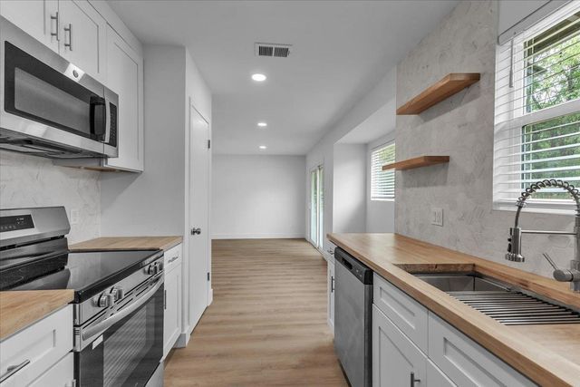 1411 Manford Hill DR, Austin, TX 78753