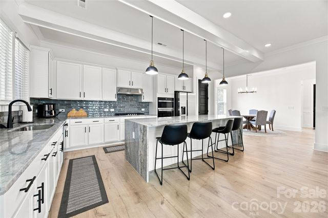 513 Bowman Road, Charlotte, NC 28217