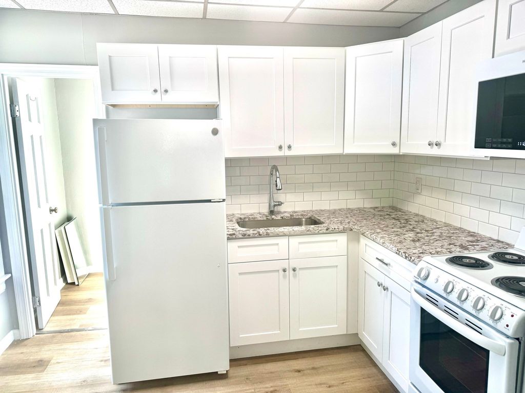 38 Emmons 1, Franklin, MA 02038