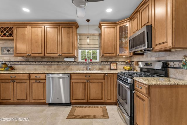 978 Feathertree Drive, Toms River, NJ 08753