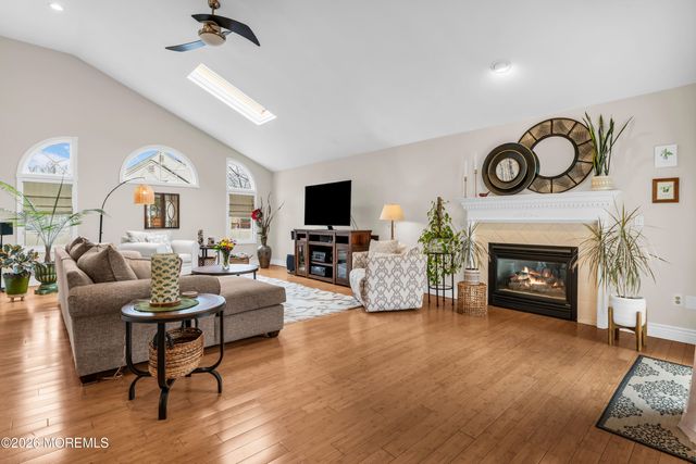 978 Feathertree Drive, Toms River, NJ 08753