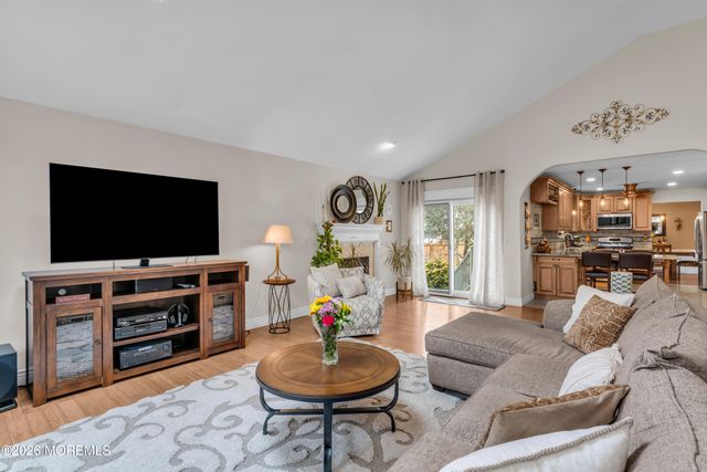 978 Feathertree Drive, Toms River, NJ 08753