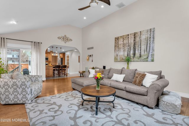 978 Feathertree Drive, Toms River, NJ 08753