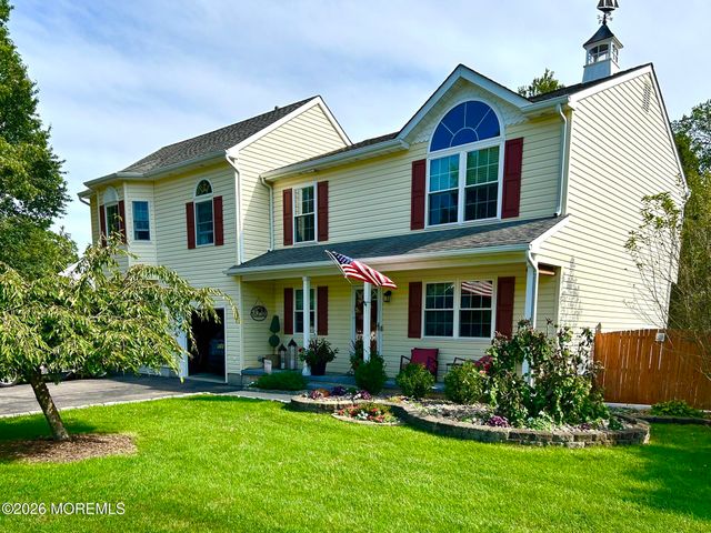 978 Feathertree Drive, Toms River, NJ 08753