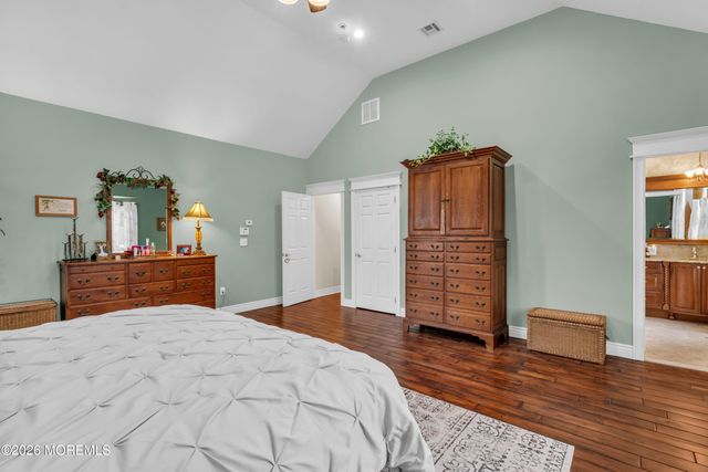 978 Feathertree Drive, Toms River, NJ 08753