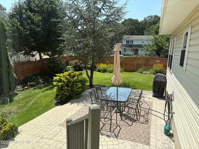 978 Feathertree Drive, Toms River, NJ 08753