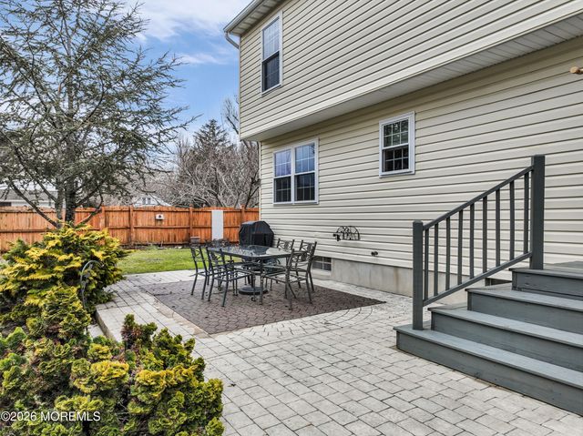 978 Feathertree Drive, Toms River, NJ 08753