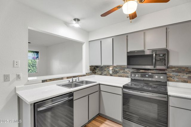 7420 W MISSION Lane, Peoria, AZ 85345