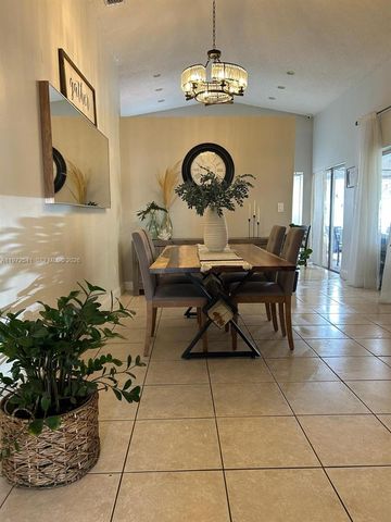 7851 NW 34th Pl, Davie, FL 33024