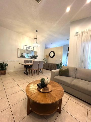 7851 NW 34th Pl, Davie, FL 33024