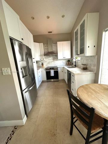 7851 NW 34th Pl, Davie, FL 33024