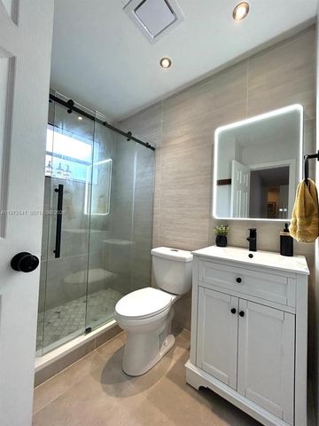 7851 NW 34th Pl, Davie, FL 33024