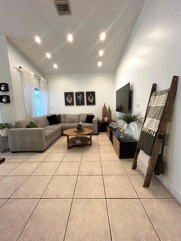 7851 NW 34th Pl, Davie, FL 33024