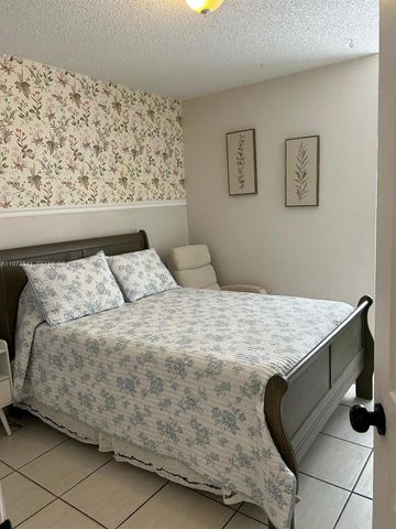 7851 NW 34th Pl, Davie, FL 33024