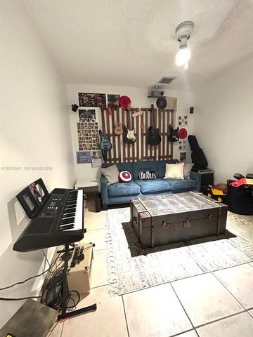 7851 NW 34th Pl, Davie, FL 33024