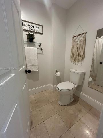 7851 NW 34th Pl, Davie, FL 33024