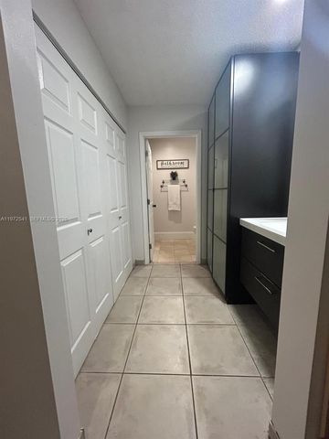 7851 NW 34th Pl, Davie, FL 33024