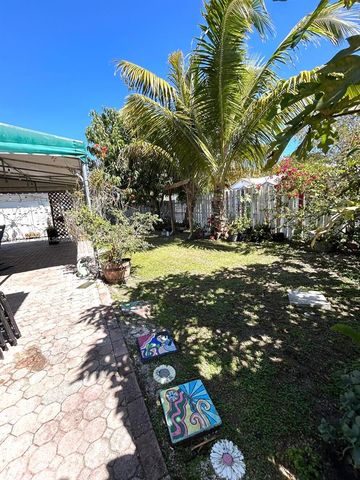 7851 NW 34th Pl, Davie, FL 33024