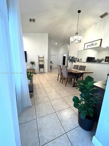 7851 NW 34th Pl, Davie, FL 33024