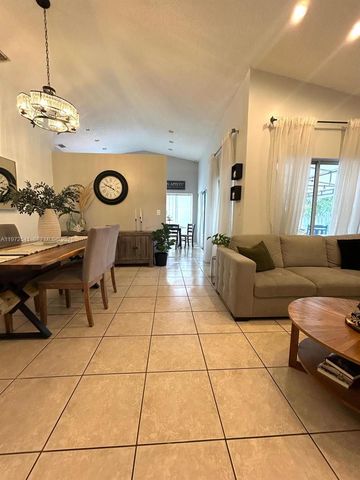 7851 NW 34th Pl, Davie, FL 33024