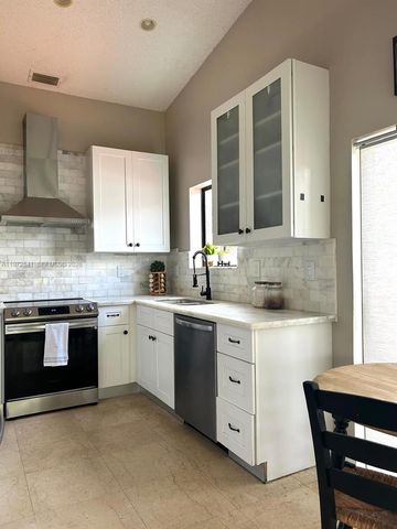 7851 NW 34th Pl, Davie, FL 33024