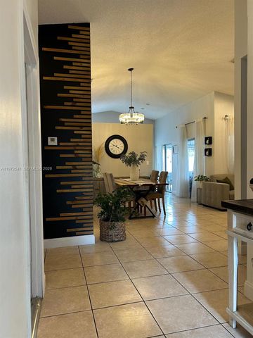 7851 NW 34th Pl, Davie, FL 33024