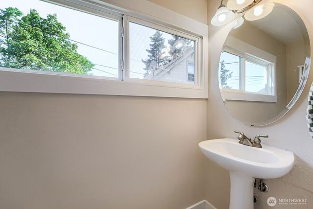 7431 S Park Avenue, Tacoma, WA 98408
