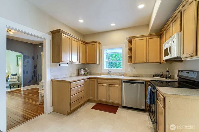 7431 S Park Avenue, Tacoma, WA 98408