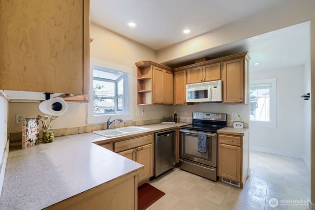 7431 S Park Avenue, Tacoma, WA 98408