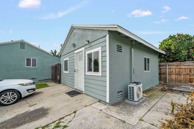 5262 cervantes Avenue, San Diego, CA 92114