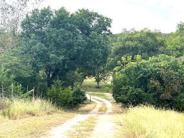 230 Teague Rd, Kerrville, TX 78028