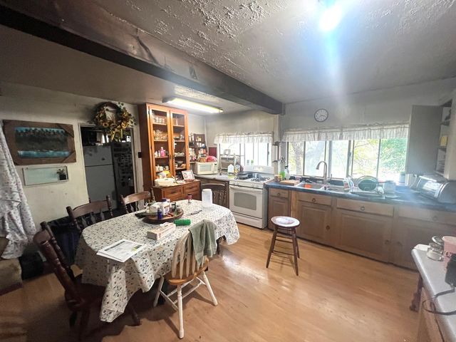 230 Teague Rd, Kerrville, TX 78028