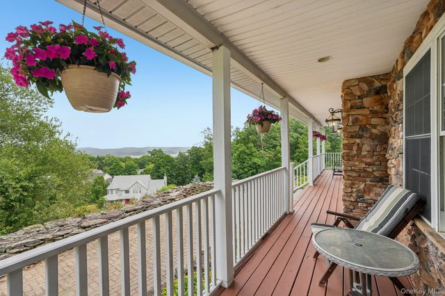 29 Dunderberg Road, Tomkins Cove, NY 10986