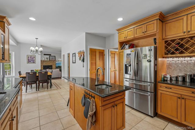 29 Dunderberg Road, Tomkins Cove, NY 10986