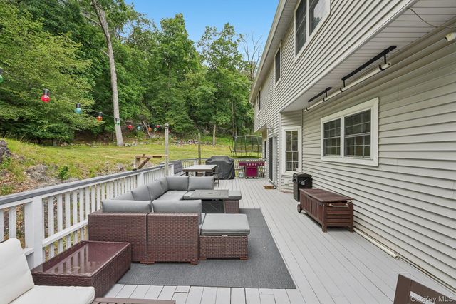 29 Dunderberg Road, Tomkins Cove, NY 10986