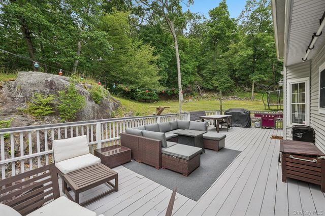 29 Dunderberg Road, Tomkins Cove, NY 10986
