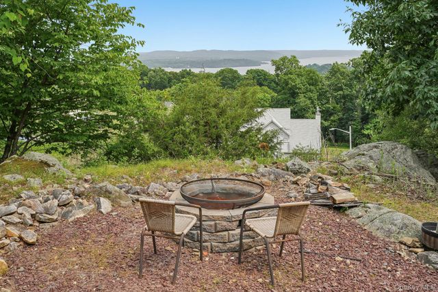 29 Dunderberg Road, Tomkins Cove, NY 10986