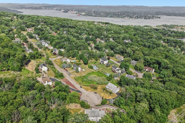 29 Dunderberg Road, Tomkins Cove, NY 10986