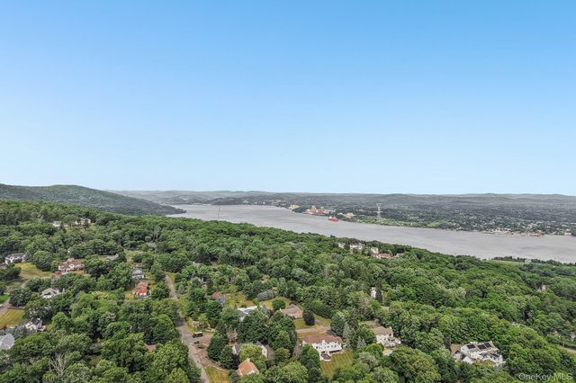 29 Dunderberg Road, Tomkins Cove, NY 10986